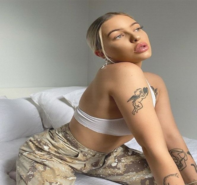 — Reprezentată de aparent „câteva minute” dedicate unui duş rapid, care ulterior se transformaseră - 17 My eyes red but my brim low