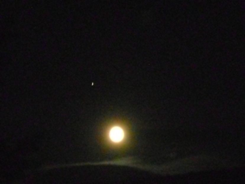 Luna plina in conjunctie cu Jupiter in Capricorn si eclipsa penumbrala de Luna - Luna - Soarele si norii - 2