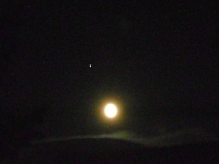 Luna plina in conjunctie cu Jupiter in Capricorn si eclipsa penumbrala de Luna - Luna - Soarele si norii - 2