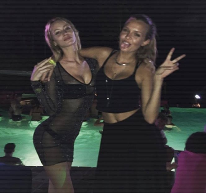 — Acea replică rostită în primă instanţă de către acesta reuşeşte să smulgă un zâmbet - 18 Might hit her address tonight