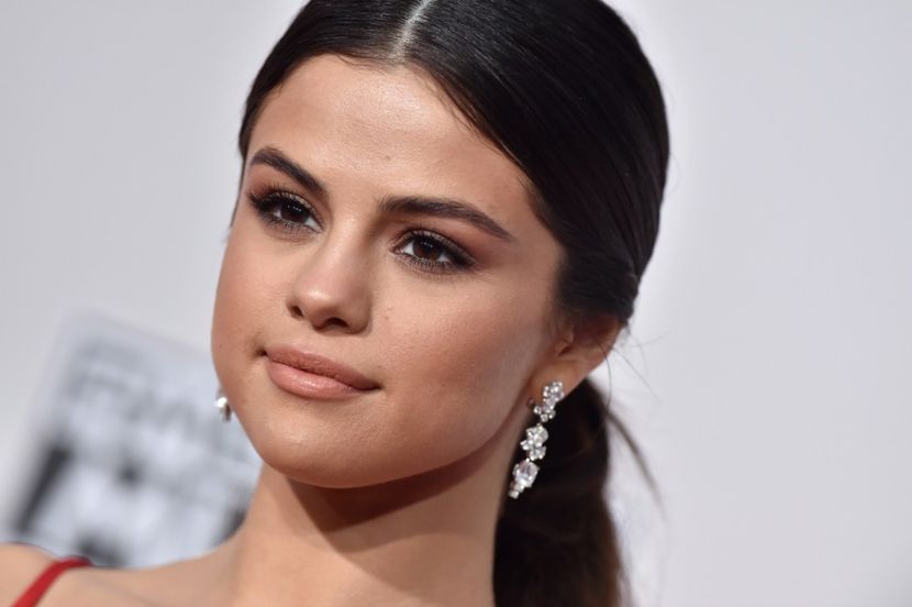  - SELENA GOMEZ LA AMERICAN MUSIC AWARDS RED CARPET