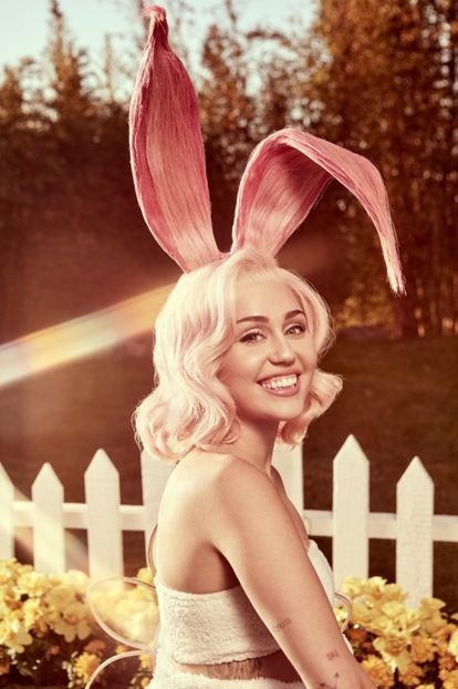  - MILEY CYRUS PHOTOSHOOTS 1