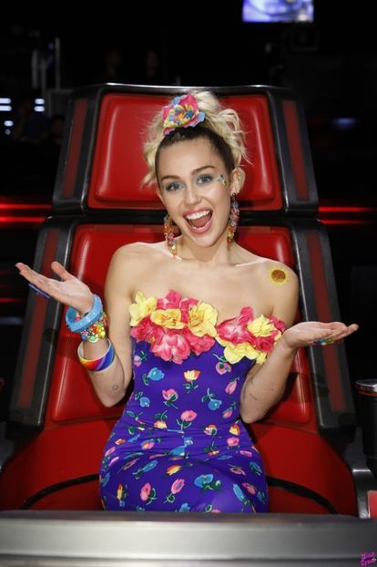 001-182 - MILEY CYRUS PHOTOSHOOTS 1