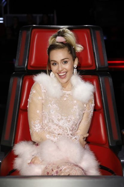  - MILEY CYRUS PHOTOSHOOTS 2