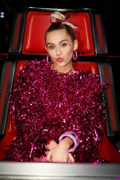 002-177 - MILEY CYRUS PHOTOSHOOTS 2