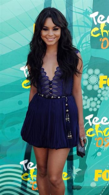  - Vanessa Hudgens la attends the Teen Choice Awards in Hollywood August 9th