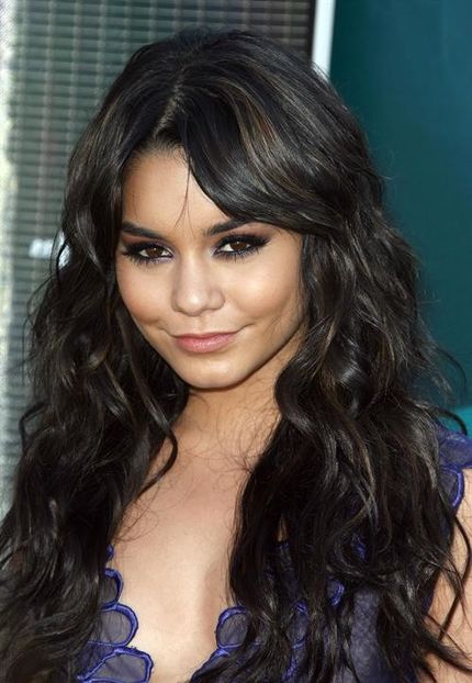  - Vanessa Hudgens la attends the Teen Choice Awards in Hollywood August 9th