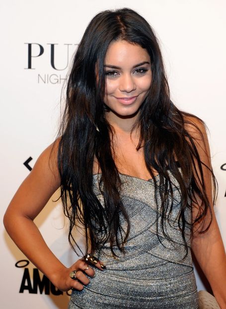  - Vanessa Hudgens la attends the Charlie St Cloud premiere in Los Angeles