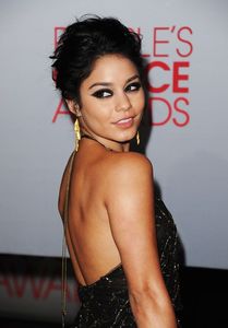  - Vanessa Hudgens la attends the 2012 People s Choice Awards in Los Angeles