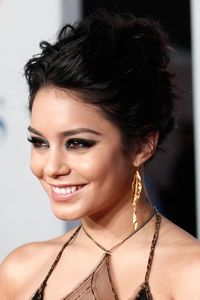  - Vanessa Hudgens la attends the 2012 People s Choice Awards in Los Angeles