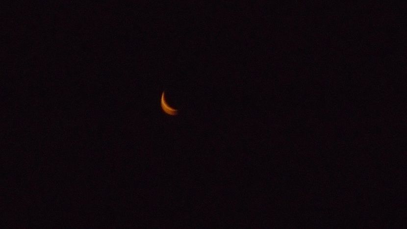 Luna in scadere in Gemeni, rasarit - Luna - Soarele si norii - 2
