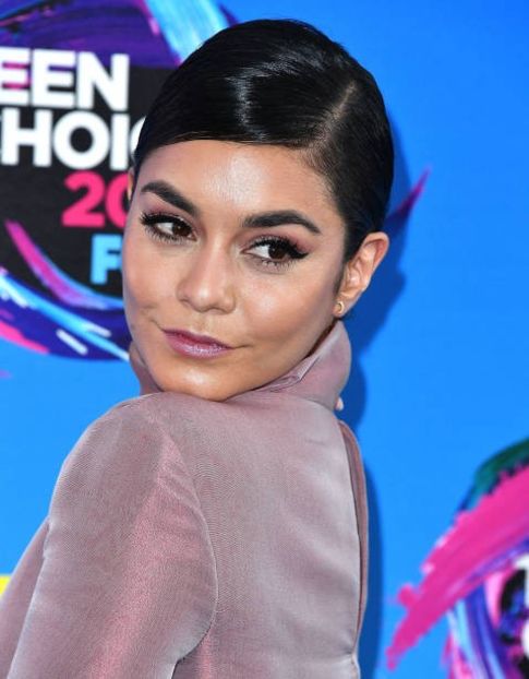  - VANESSA HUDGENS LA TEEN CHOICE AWARDS IN LOS ANGELES 2017