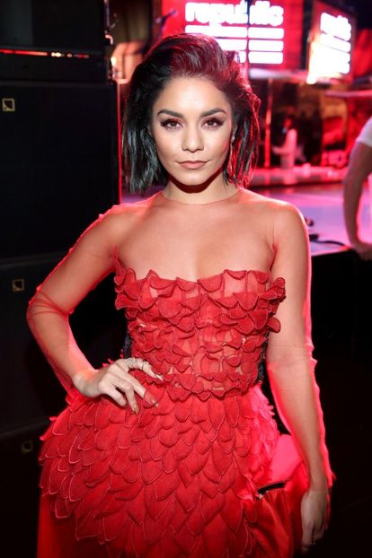 image4 (1) - VANESSA HUDGENS LA MTV VMA S IN INGLEWOOD