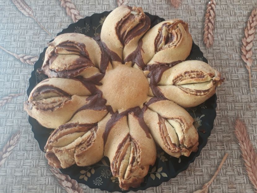 Cozonac floare cu crema de cacao - Retete 1