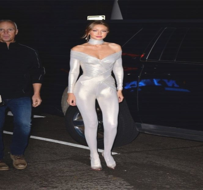 —  Din moment ce, fiind încă certată cu iubitul ei, era conştientă de faptul că avea să se - 18 Might hit her address tonight