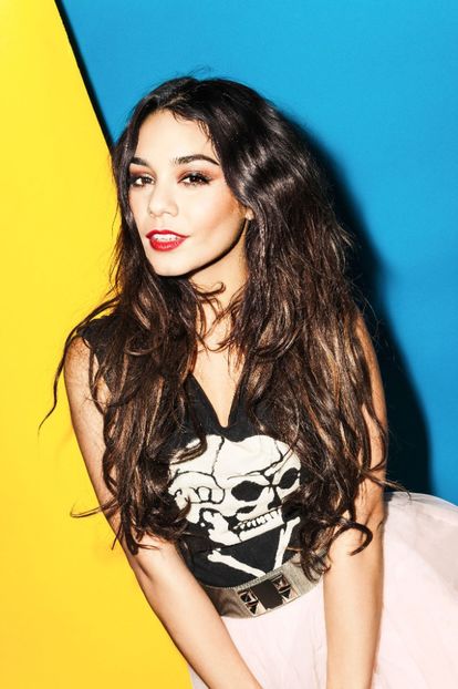 qOYPBK1k_b - VANESSA HUDGENS PHOTOSHOOTS 1
