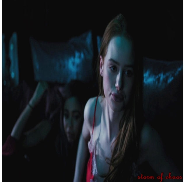 ̷♡̷ ⍮αιηяσʇιƖαɔ⑇eyes٦̷ roșcata adoarme, subconștientul o poartă pe aripile unui coșmar, ca în - S01E02 x Postcards from the Edge