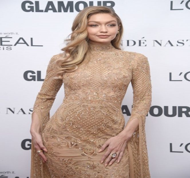 —  Acesta este pe punctul de a da cărţile pe faţă, cea care îi întrerupe se dovedeşte a fi - 18 Might hit her address tonight