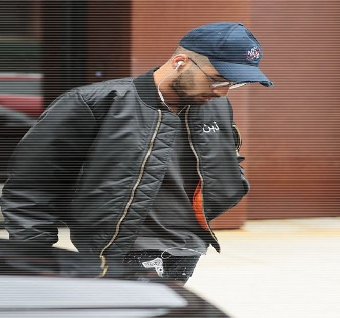 — Sărutul ce ia amploare ulterior între buzele celor doi nu-i oferă întreaga posibilitate de a - 19 Pull them panties to the side!