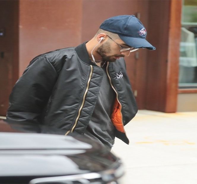 — O mişcare rapidă şi dibace îi este necesară căci curând, tragerea lateralului chiloţilor - 19 Pull them panties to the side!