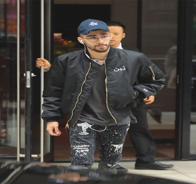 — Îi răsare-n minte. Concluzia? Totul ar trebui să se petreacă cumva pe repede înainte. - 19 Pull them panties to the side!