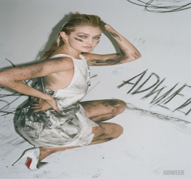 —  Întreţinerea actului propriu-zis, şi asta din pricina timpului care era unul limitat. Pe - 19 Pull them panties to the side!