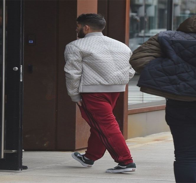 — Imediat ce corpul și-l înalță doar pentru a și-l susține în palmele fixate peste salteaua - 19 Pull them panties to the side!