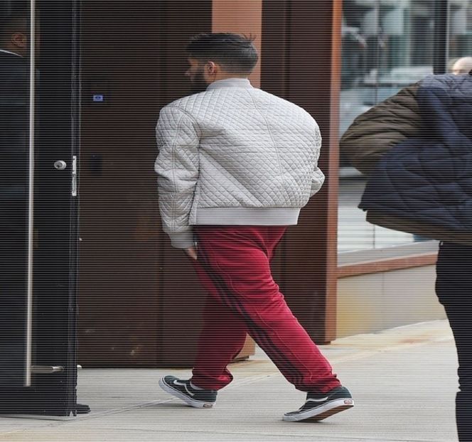 — Încordarea mușchilor său se petrec, pe lângă aerul fierbinte eliberând concomitent cu - 19 Pull them panties to the side!