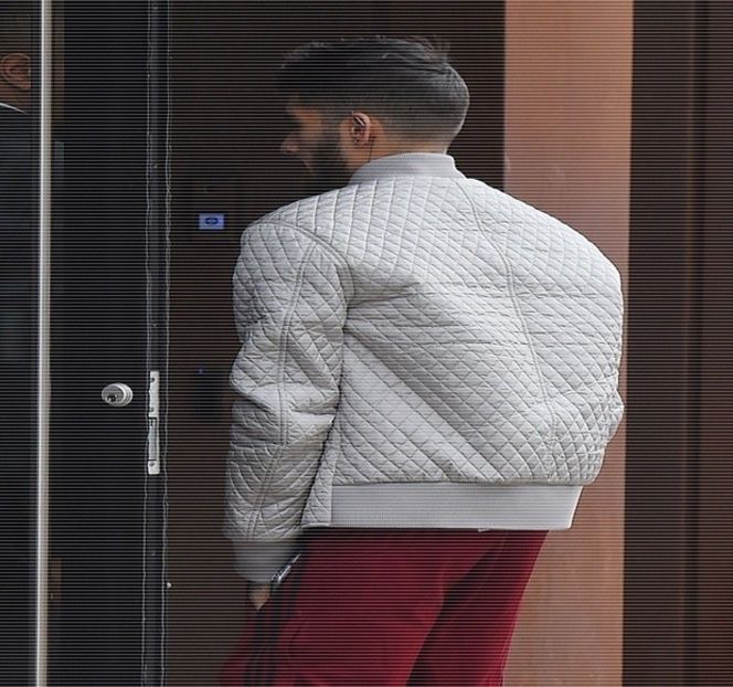 — Sale revin poziționate pe de o parte și de alta a taliei ei, înainte de a urca spre zona sânilor. - 19 Pull them panties to the side!