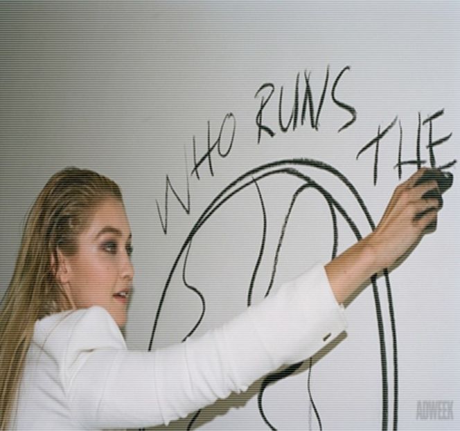 —  Pe alocuri, resimţea oarecum senzaţii de disconfort, ţinând cont că era abia al treilea - 19 Pull them panties to the side!