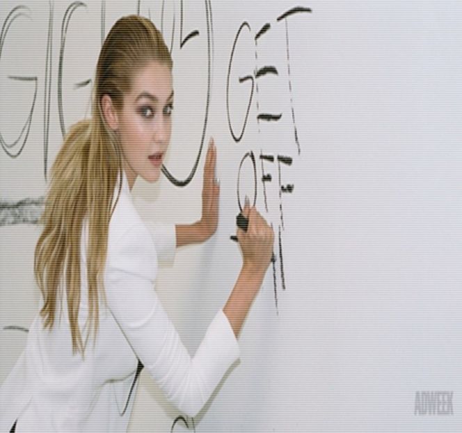 —  Pieptului său, eliberându-i, deci, sânii din strânsoarea sutienului propriu-zis (chiar dacă - 19 Pull them panties to the side!