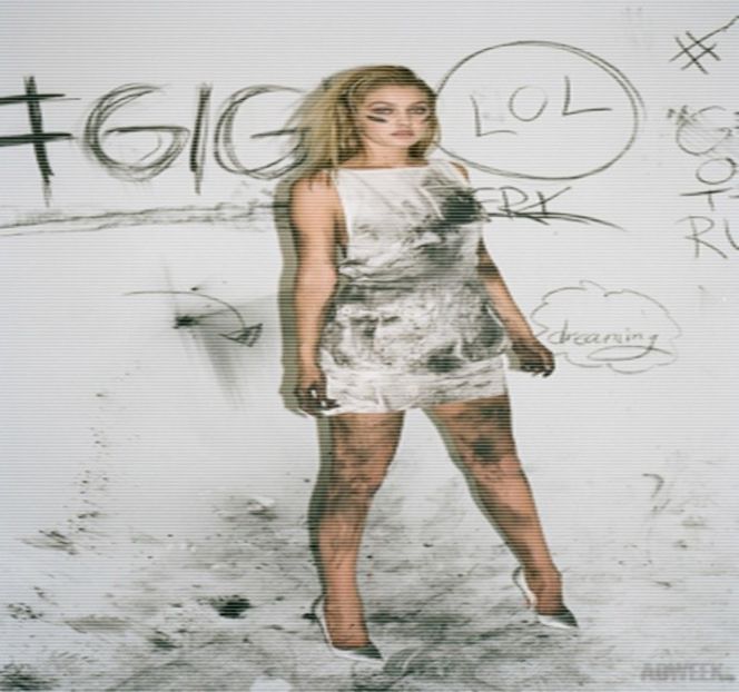 —  În încercarea sa de a-l aduce mai aproape de ea. În cele din urmă, ajutată fiind şi de - 19 Pull them panties to the side!