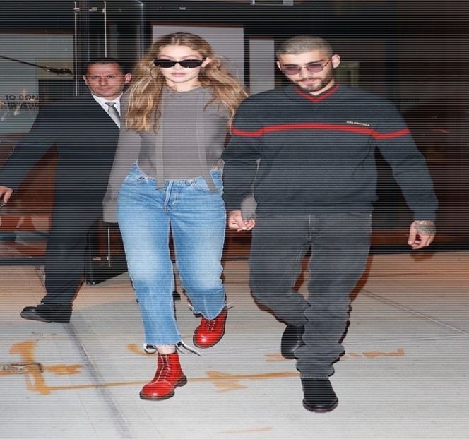 — Palmele care anterior sfârșiseră peste talia ei urcă până ce, fără a ține cont, prinde sânii - 19 Pull them panties to the side!