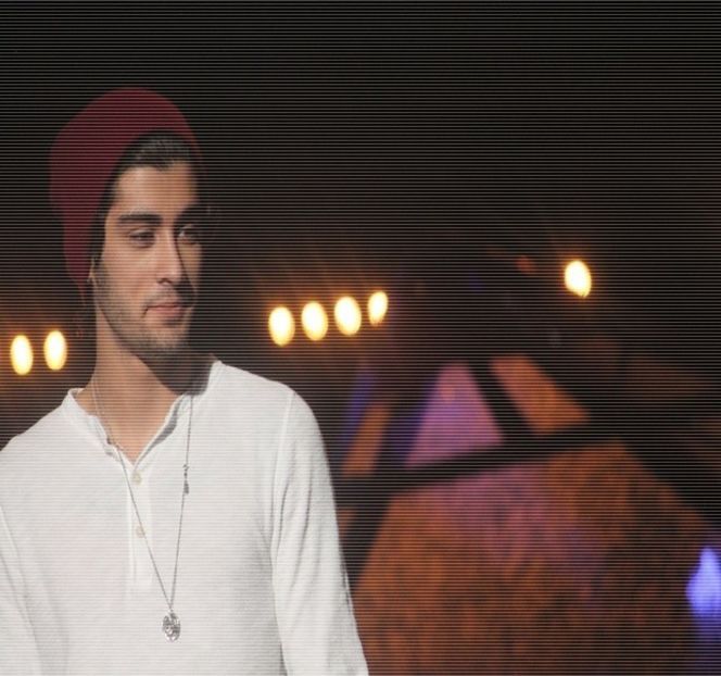 — Apoi, chiar după ce sărutul lor se destramă, îl surprinde, fapt pentru care gura sa preia - 19 Pull them panties to the side!