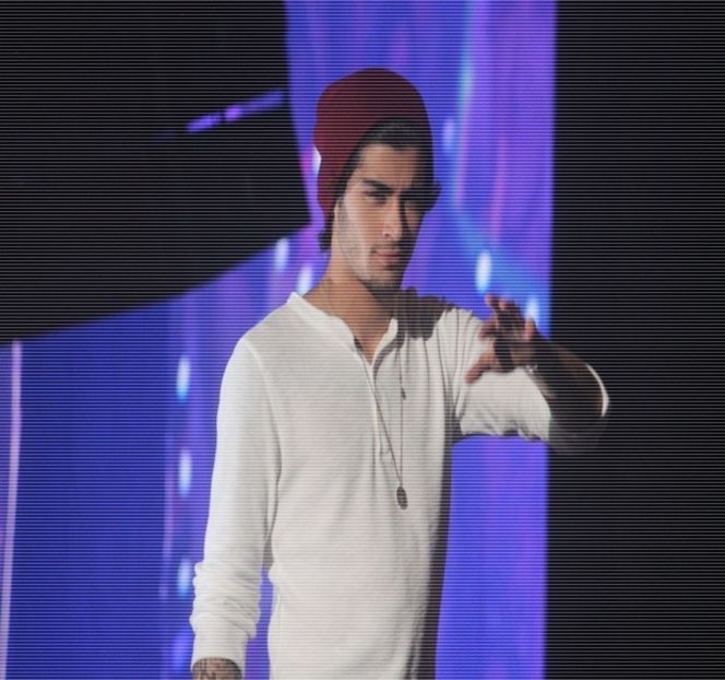 — Faptelor, sfârșește pe spate pe salteaua moale a patului, însă corpul acesteia îl trage ușor - 19 Pull them panties to the side!