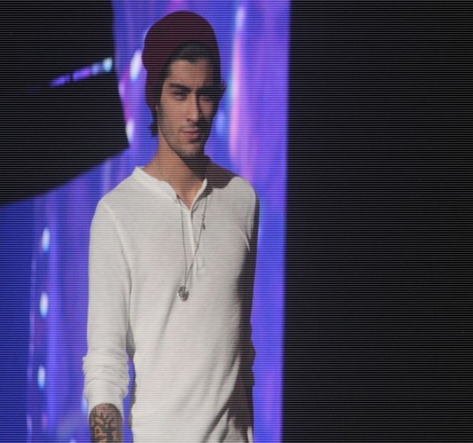 — Peste moliciunea pernei de culoare albă, menținând totuși ritmul propriu prin - 19 Pull them panties to the side!