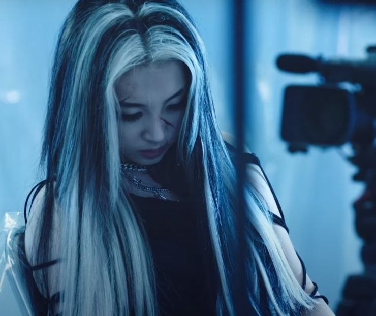  - k - KARD _ being extra