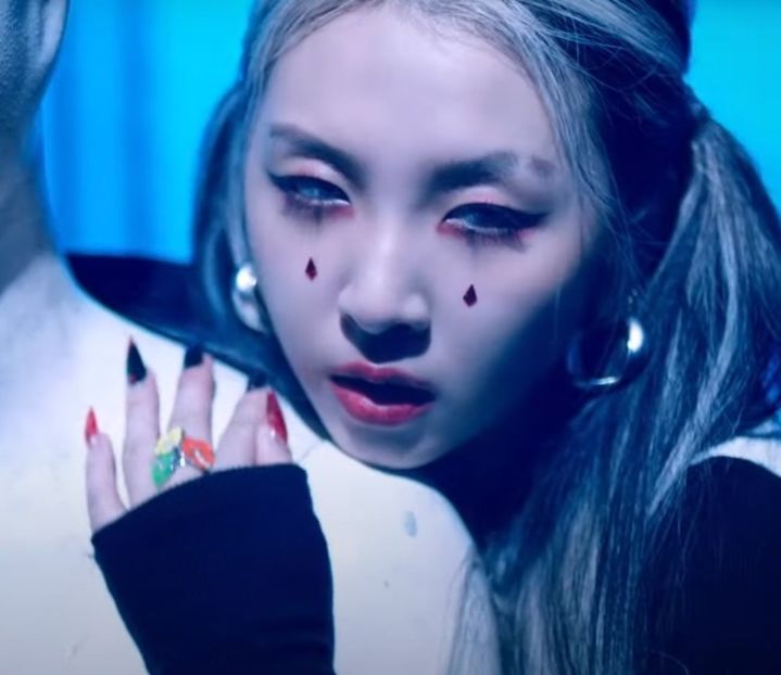  - k - KARD _ being extra