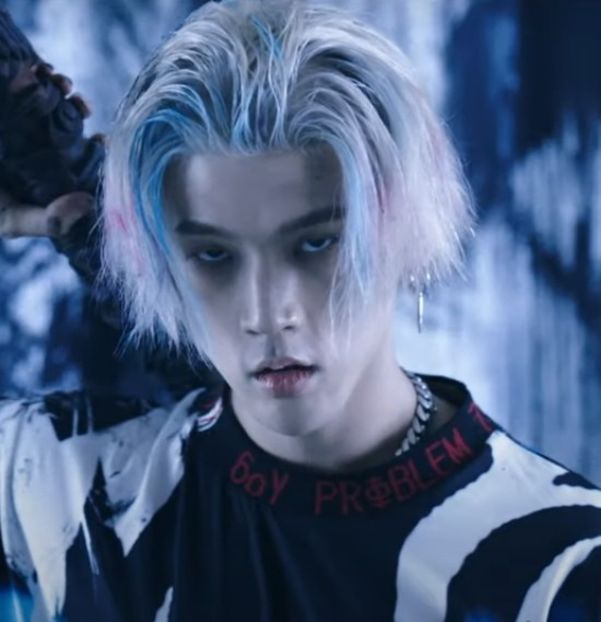  - k - KARD _ being extra