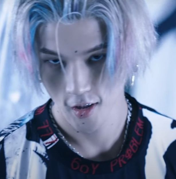  - k - KARD _ being extra