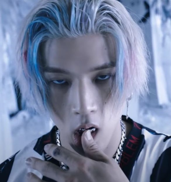  - k - KARD _ being extra