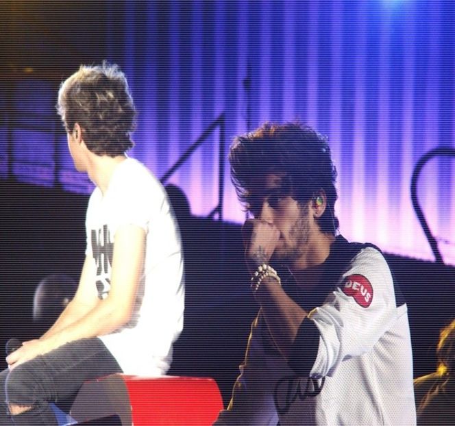 — Din partea ei. Pe moment, îşi rezervă câteva secunde în plus doar pentru a răspunde - 19 Pull them panties to the side!