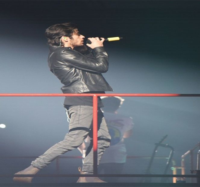 — În care Gigi intrase. Prin intermediul braţelor apoi îşi împinge corpul cât să-şi poată ridica - 19 Pull them panties to the side!