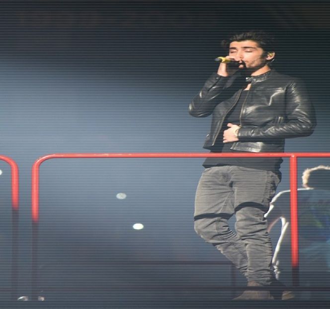 — Aceeaşi direcţie prin privire. Lucrul ochit? Ruptura ce se petrecuse în privinţa prezervativului - 19 Pull them panties to the side!