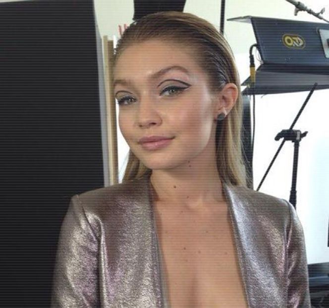 ━ Primă instanţă, diminuând distanţa dintre ei prin doi paşi insesizabili. „Cum adică s-a - 19 Pull them panties to the side!