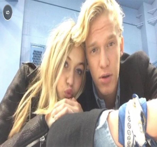 — Cuvintele sale, ajungând, deci, la concluzia: „Nu iau pastila.” constată cu voce tare. - 19 Pull them panties to the side!