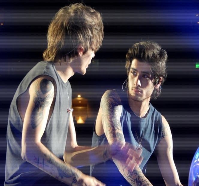 — Palmele îi revin introduse în interiorul buzunarelor pantalonilor doar pentru a rămâne - 19 Pull them panties to the side!