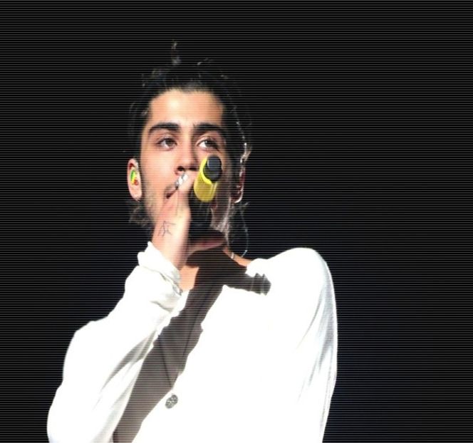 — „Ştii ceva?” Reacţionează de îndată vocal. „Nu ştiu de ce mai tot umbli la ea dacă tot ai - 19 Pull them panties to the side!