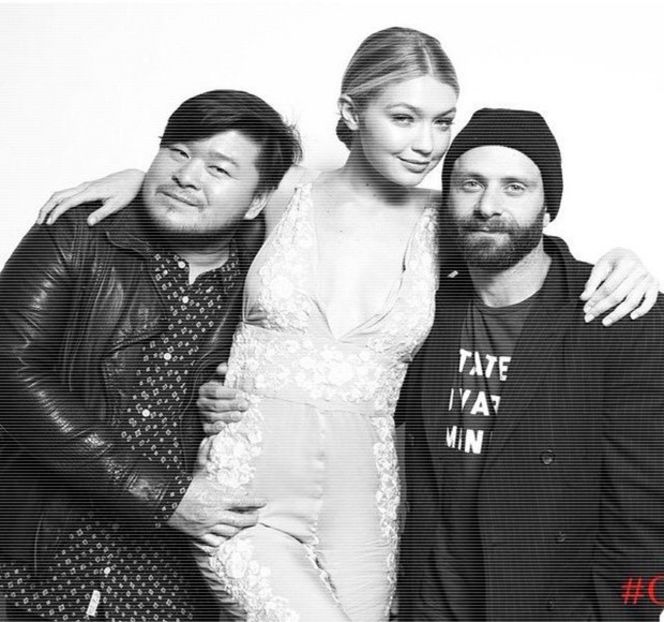 ━ Explicaţii în ceea ce priveşte curiozitatea acesteia, tocmai de aceea, în completarea - 19 Pull them panties to the side!