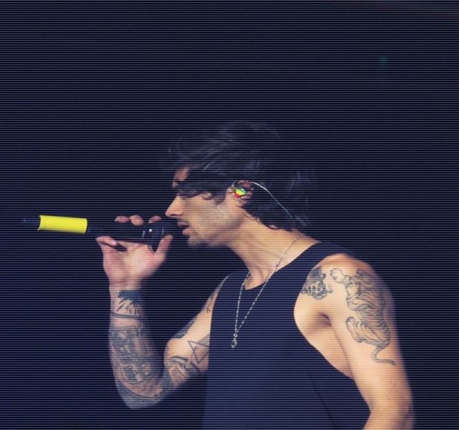 — Ei, scopul fiindu-i sărutul pe care i-l depune peste zona obrazului. „Bună să vă fie inima - 19 Pull them panties to the side!